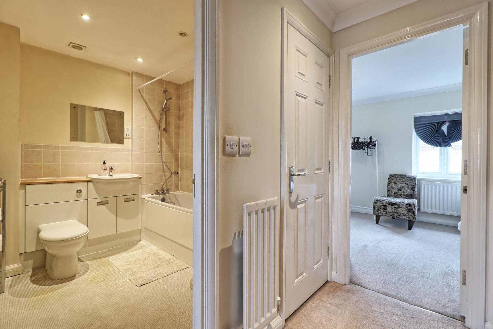 By Buildersbeds - Paignton House 4 Bedrooms Harold Wood ภายนอก รูปภาพ