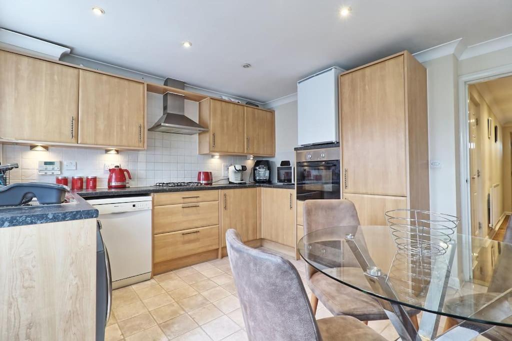 By Buildersbeds - Paignton House 4 Bedrooms Harold Wood ภายนอก รูปภาพ