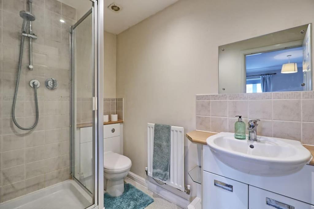 By Buildersbeds - Paignton House 4 Bedrooms Harold Wood ภายนอก รูปภาพ